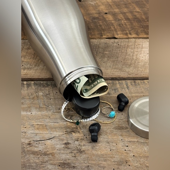 Hidden compartment located in a 30oz stainless steel coffeee tumbler - Picture 3 of 7